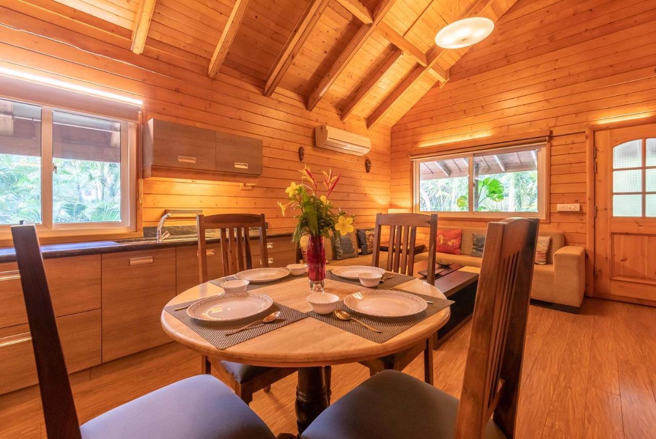 Nature'S Abode - The Wooden Villa At Morjim By Stayvista מראה חיצוני תמונה