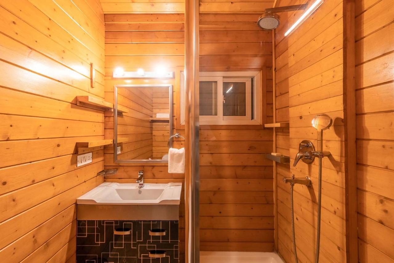 Nature'S Abode - The Wooden Villa At Morjim By Stayvista מראה חיצוני תמונה